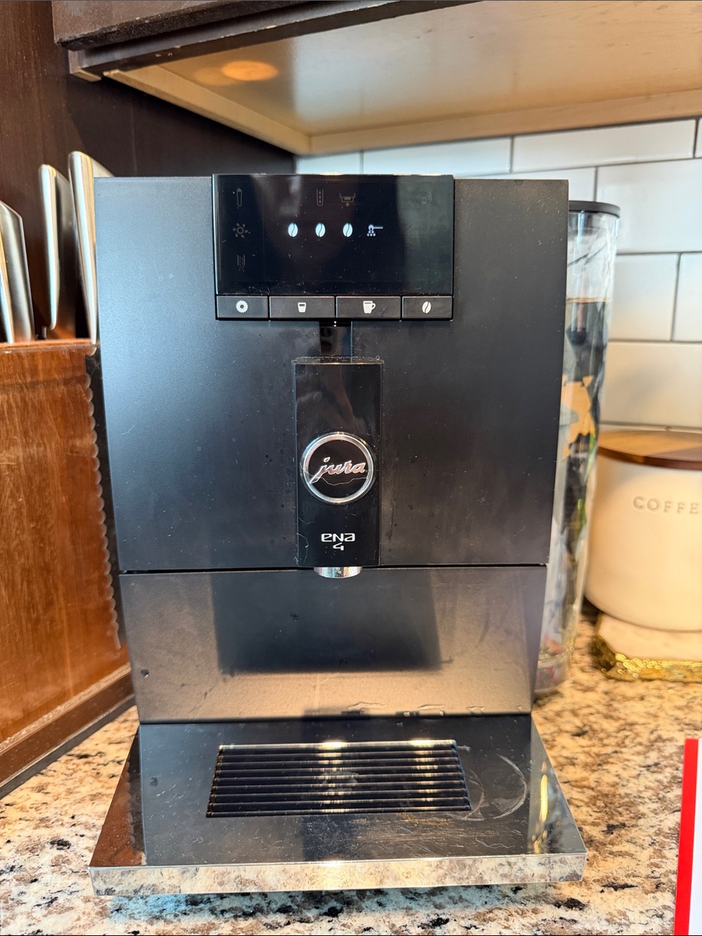 ENA 4 Metropolitan Black Automatic Coffee Machine - Picture 5 of 5